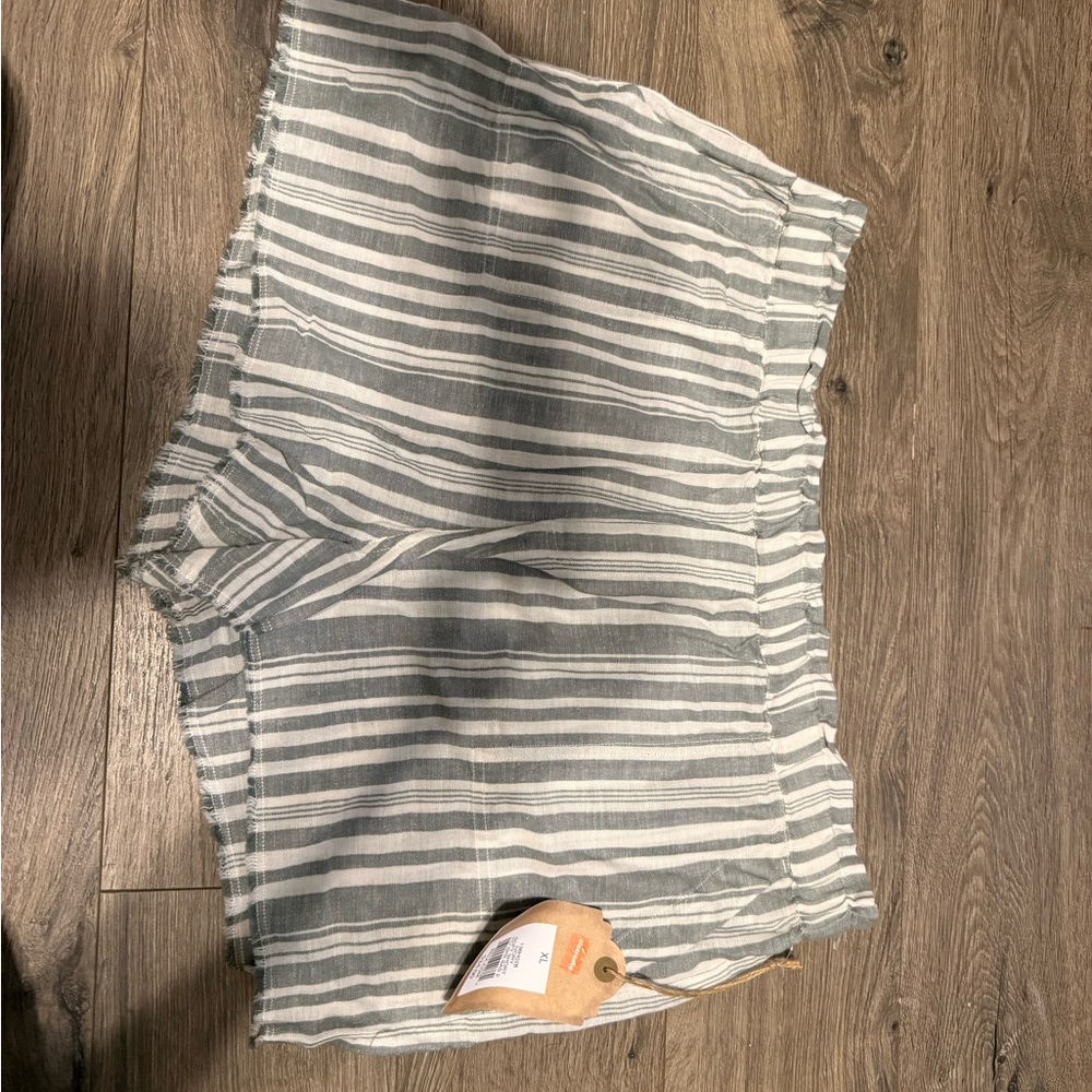 True Craft Striped Women's Shorts